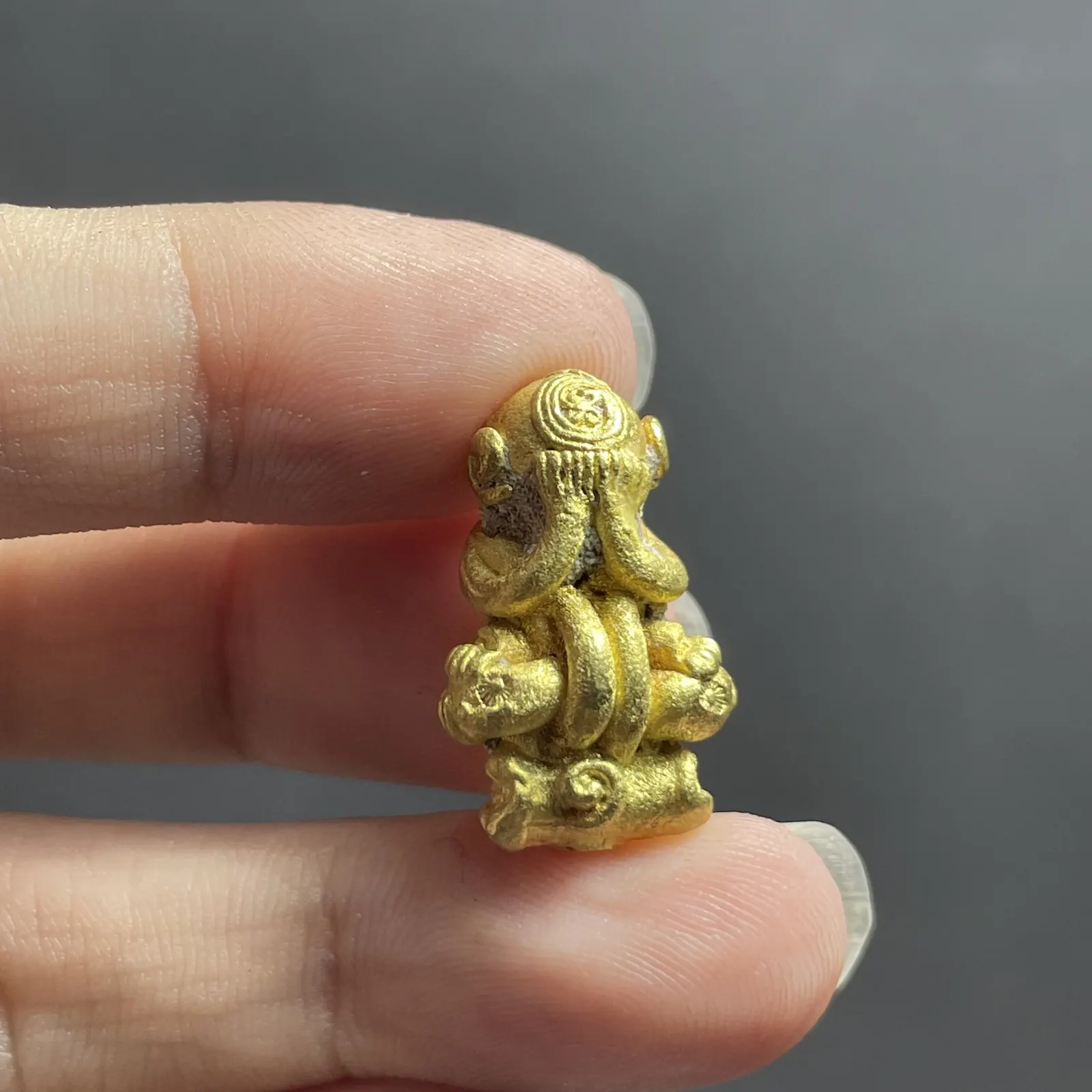 龙辟更 必达小立尊 伦央春派 纯金